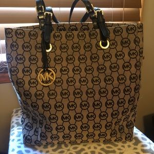 Michael Kors light brown tote 24hr sale 3/10